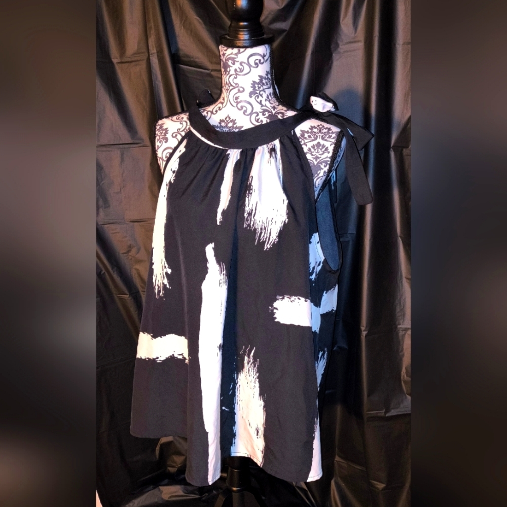 Black and White Sleeveless Top